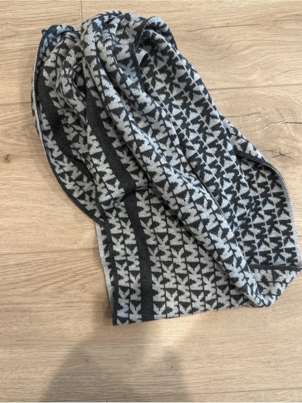 Michael Kors Black and Gray Houndstooth Knit Scarf